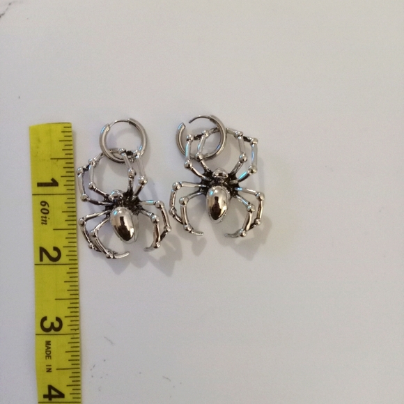 SPIDER EARRINGS - Picture 4 of 5
